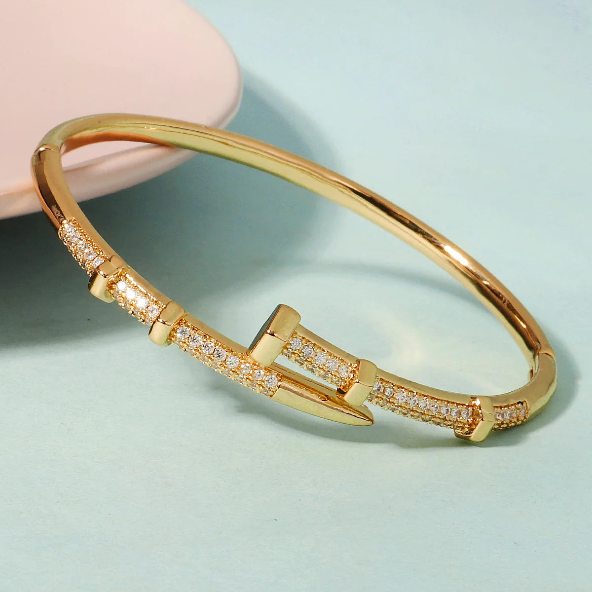 Classic Stainless Steel Woman's Nail Bracelet Europe and the United States Popular Bracelets Sparkling Zircon Bangle As A Gift