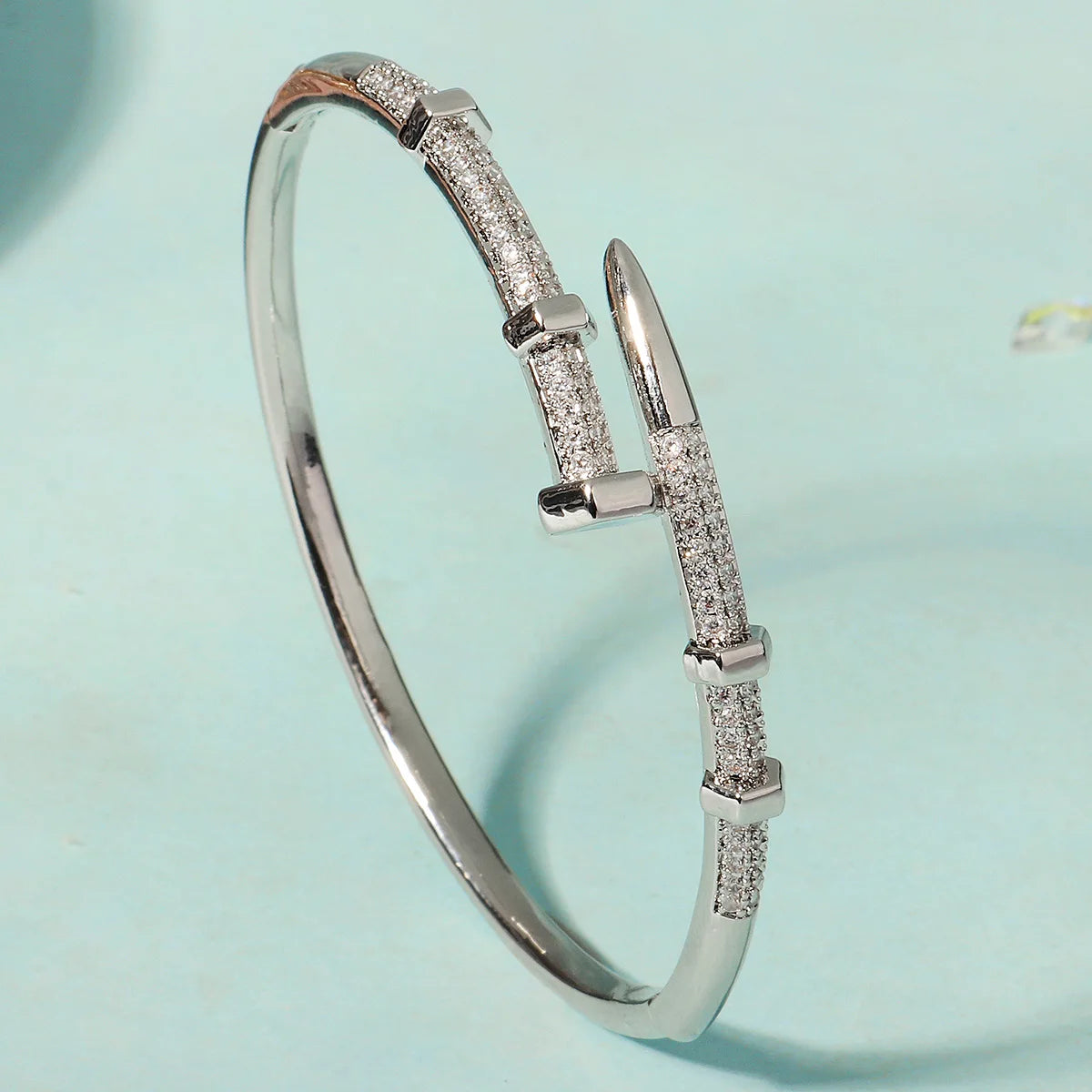 Classic Stainless Steel Woman's Nail Bracelet Europe and the United States Popular Bracelets Sparkling Zircon Bangle As A Gift